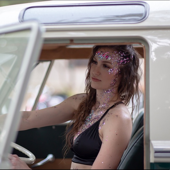 Meet your Posher, Carrie - Picture 2 of 4